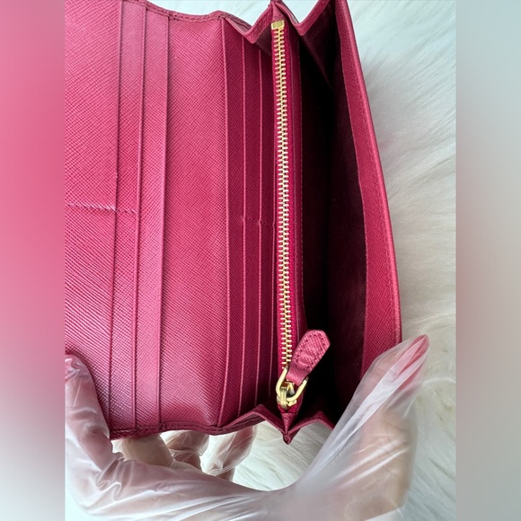 Prada Saffiano Wallet w/ Box + Auth Card - Picture 9 of 16